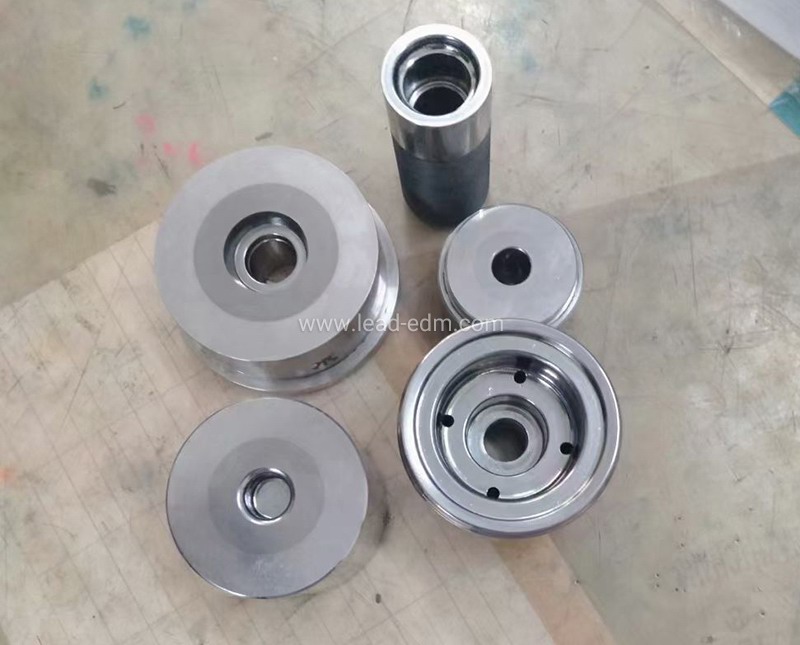 群基鎢鋼模具電火花機